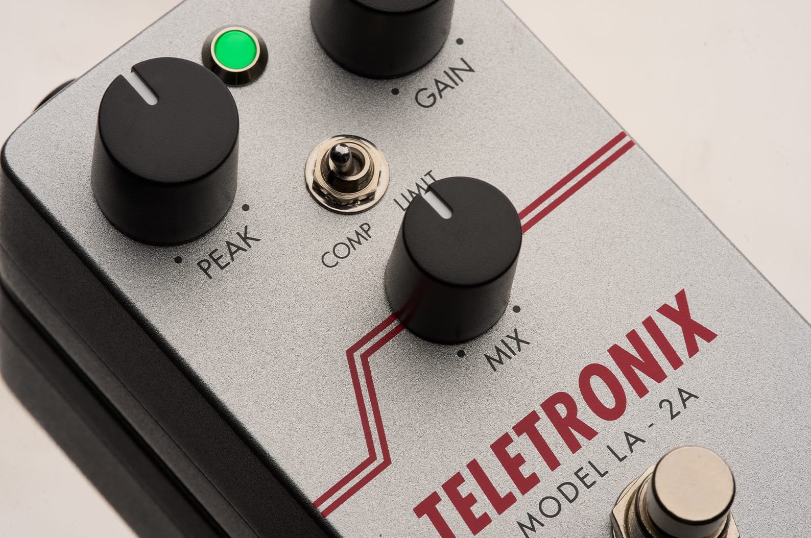 teletronix_la-2a_studio_compressor_feature_lg