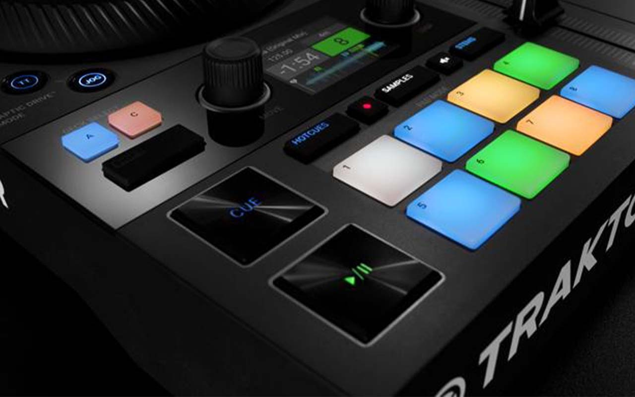 Native Instruments Traktor Kontrol S4 M (2)